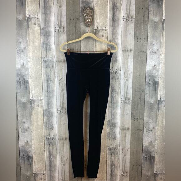 SPANX Velvet Leggings in Black Size Medium. - Picture 3 of 16
